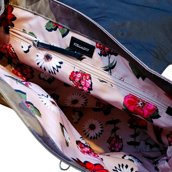 STELLA & Dot Ava Backpack Camo Floral Interior 13x10x6”. - Picture 7 of 8